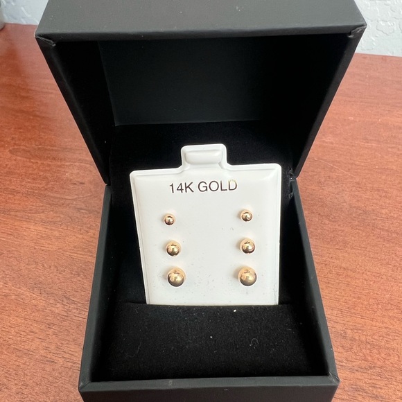 Kay Jewelers Jewelry - Kay Jewelers 14k Gold stud earrings.